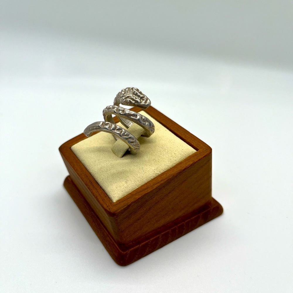 Snake ring size 6